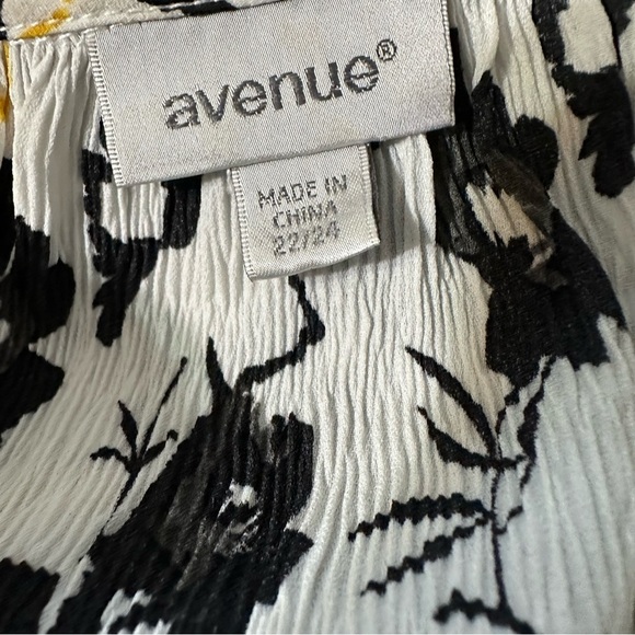 Avenue women's size 22/24 White, black and yellow floral blouse - Picture 4 of 5